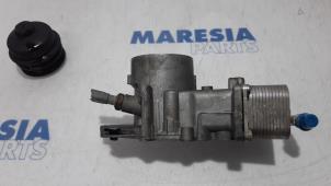 Używane Uchwyt filtra oleju Peugeot 307 CC (3B) 2.0 16V Cena € 65,00 Procedura marży oferowane przez Maresia Parts