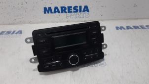 Usados Reproductor de CD y radio Dacia Logan MCV II/Sandero Wagon (7S) 1.5 dCi 75 Precio € 157,50 Norma de margen ofrecido por Maresia Parts