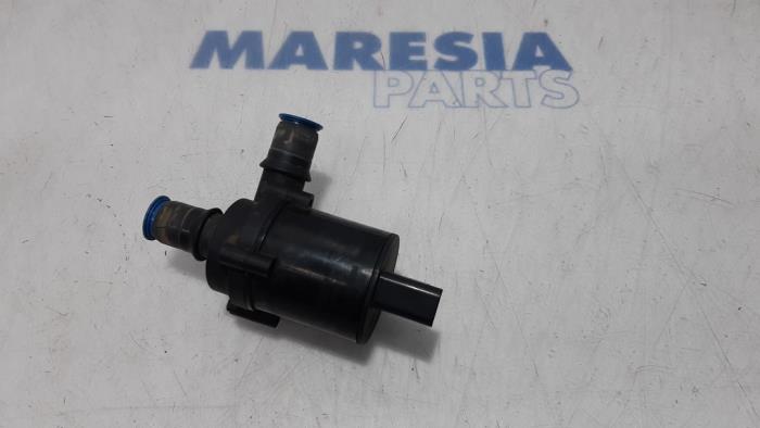 Begagnade Extra vattenpump Peugeot 508 SW (8E/8U) 2.0 RXH HYbrid4 16V Pris € 40,00 Marginaltabell erbjuds av Maresia Parts