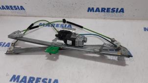 Używane Mechanizm szyby prawej przedniej wersja 2-drzwiowa Citroen Jumpy (G9) 2.0 HDiF 16V 125 Cena € 78,65 Z VAT oferowane przez Maresia Parts