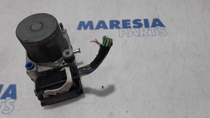 Usagé Bloc ABS Citroen Jumpy (G9) 2.0 HDiF 16V 125 Prix € 145,19 Prix TTC proposé par Maresia Parts