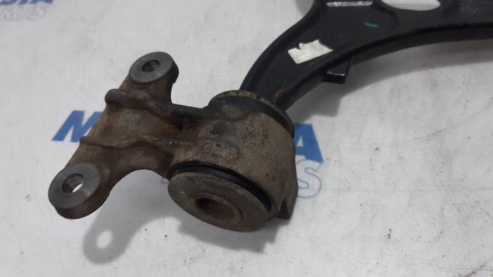 Front lower wishbone, left from a Citroën Jumpy (G9) 2.0 HDiF 16V 125 2013