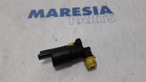Używane Pompa spryskiwacza przód Citroen Jumpy (G9) 2.0 HDiF 16V 125 Cena € 12,10 Z VAT oferowane przez Maresia Parts