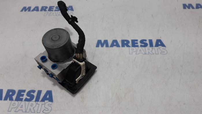 Usagé Bloc ABS Peugeot 508 SW (8E/8U) 2.0 RXH HYbrid4 16V Prix € 157,50 Règlement à la marge proposé par Maresia Parts