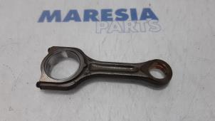 Used Connecting rod Peugeot 308 SW (L4/L9/LC/LJ/LR) 1.6 BlueHDi 120 Price € 50,00 Margin scheme offered by Maresia Parts
