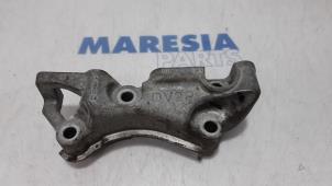 Używane Wspornik silnika Peugeot 308 SW (L4/L9/LC/LJ/LR) 1.6 BlueHDi 120 Cena € 40,00 Procedura marży oferowane przez Maresia Parts