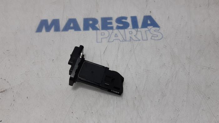 Airflow meter from a Peugeot 308 SW (L4/L9/LC/LJ/LR) 1.6 BlueHDi 120 2015