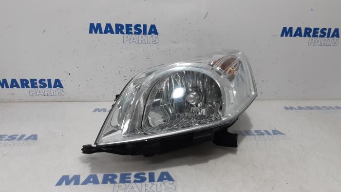 Używane Reflektor lewy Peugeot Bipper Tepee (AJ) 1.4 Cena € 78,65 Z VAT oferowane przez Maresia Parts