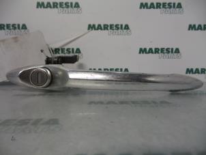 Used Front door handle 4-door, right Alfa Romeo 156 (932) 1.6 Twin Spark 16V Price € 25,00 Margin scheme offered by Maresia Parts