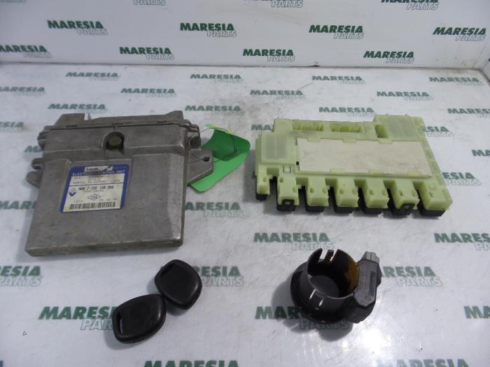 Used Engine management computer Renault Clio II Societe (SB) 1.9 D Price € 75,00 Margin scheme offered by Maresia Parts