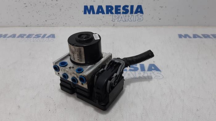 Begagnade ABS-pump Opel Combo 1.4 16V ecoFlex Pris € 60,00 Marginaltabell erbjuds av Maresia Parts
