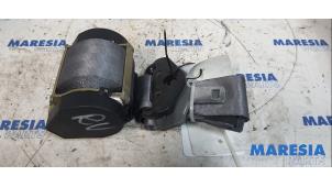 Used Front seatbelt, left Peugeot 406 (8B) 1.9 dt Price € 50,00 Margin scheme offered by Maresia Parts