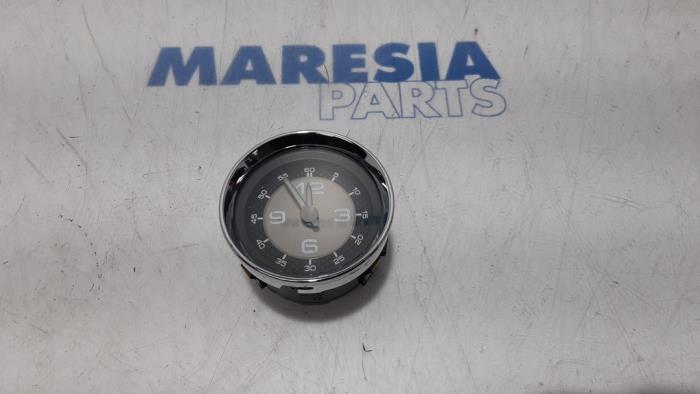Begagnade Innerdisplay Peugeot RCZ (4J) 1.6 16V THP Pris € 65,00 Marginaltabell erbjuds av Maresia Parts