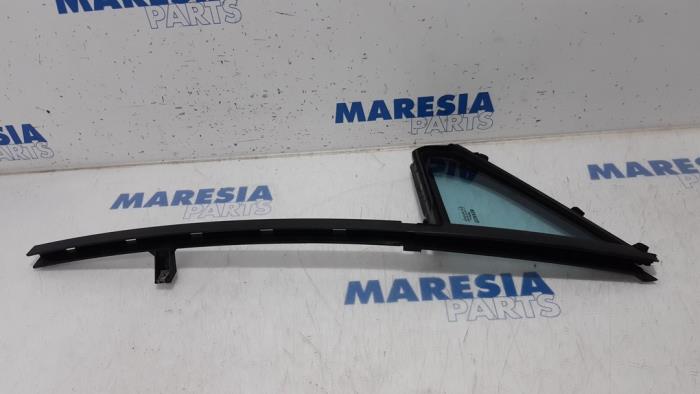 Usados Ventanilla triangular izquierda delante Renault Zoé (AG) 46kW Precio € 60,00 Norma de margen ofrecido por Maresia Parts