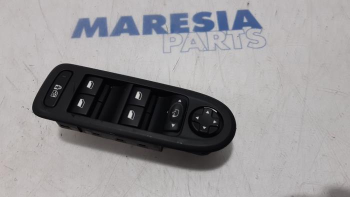 Usados Interruptor combinado de ventanillas Peugeot 508 SW (8E/8U) 2.0 RXH HYbrid4 16V Precio € 60,00 Norma de margen ofrecido por Maresia Parts