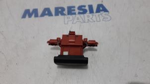 Used Parking brake switch Peugeot 508 SW (8E/8U) 2.0 RXH HYbrid4 16V Price € 35,00 Margin scheme offered by Maresia Parts
