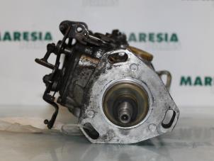 Usagé Pompe carburant mécanique Renault Megane (BA/SA) 1.9dT RN Prix € 105,00 Règlement à la marge proposé par Maresia Parts