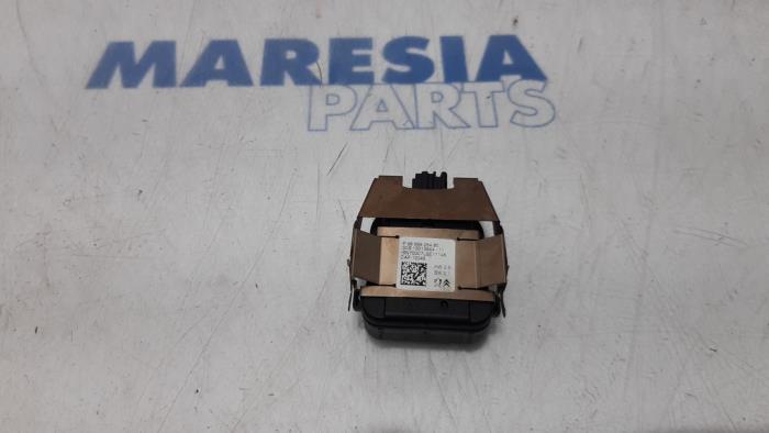 Begagnade Regnsensor Peugeot 508 SW (8E/8U) 2.0 RXH HYbrid4 16V Pris € 20,00 Marginaltabell erbjuds av Maresia Parts