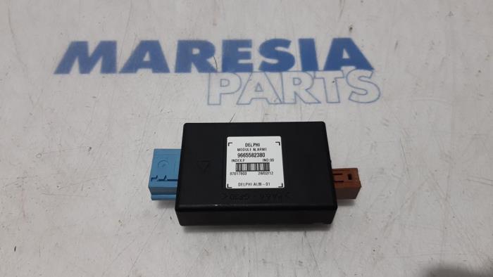 Begagnade Larmmodul Peugeot 508 SW (8E/8U) 2.0 RXH HYbrid4 16V Pris € 60,00 Marginaltabell erbjuds av Maresia Parts