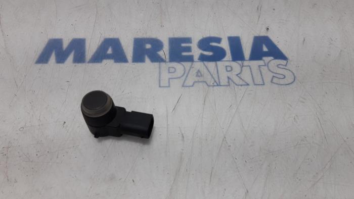 Usados Sensor PDC Peugeot 508 SW (8E/8U) 2.0 RXH HYbrid4 16V Precio € 20,00 Norma de margen ofrecido por Maresia Parts