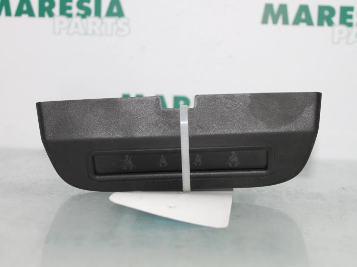 Begagnade Innerdisplay Alfa Romeo MiTo (955) 1.3 JTDm 16V Pris € 50,00 Marginaltabell erbjuds av Maresia Parts