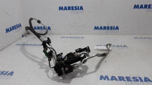 Usagé Tuyau clim Renault Zoé (AG) 46kW Prix € 20,00 Règlement à la marge proposé par Maresia Parts