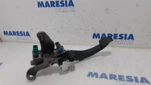 Used Clutch pedal Renault Grand Scénic II (JM) 2.0 16V Price € 50,00 Margin scheme offered by Maresia Parts