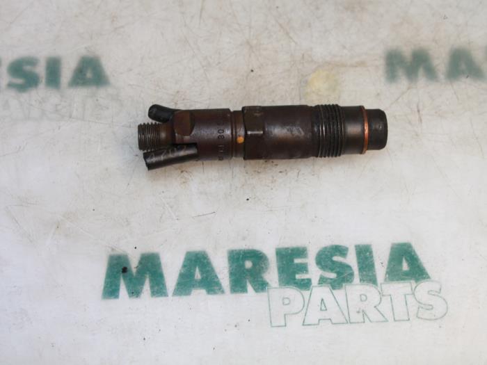 Używane Wtryskiwacz (Diesel) Citroen XM (Y4) 2.5 Turbo D 12V SX,VSX Cena € 50,00 Procedura marży oferowane przez Maresia Parts