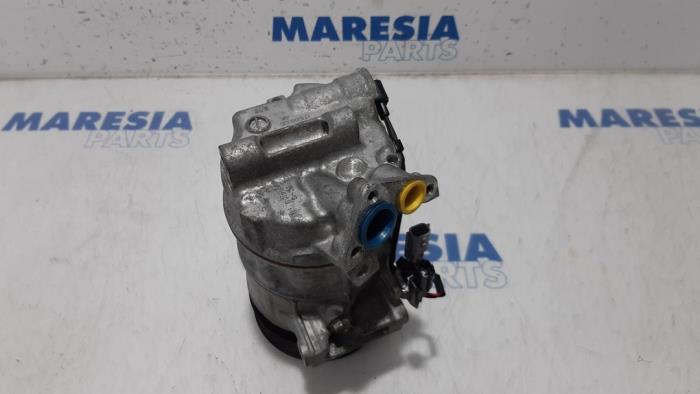 Air conditioning pump from a Renault Scénic IV (RFAJ) 1.3 TCE 140 16V 2018