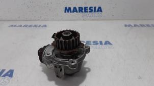 Used Mechanical fuel pump Peugeot 2008 (CU) 1.6 Blue HDi 100 Price € 74,00 Margin scheme offered by Maresia Parts