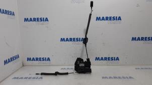 Used Rear door mechanism 4-door, right Renault Scénic IV (RFAJ) 1.3 TCE 140 16V Price € 75,00 Margin scheme offered by Maresia Parts