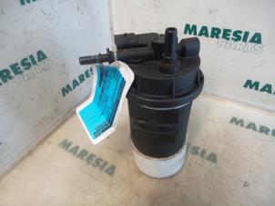 Used Fuel filter housing Renault Megane II Grandtour (KM) 1.9 dCi 130 Price € 35,00 Margin scheme offered by Maresia Parts