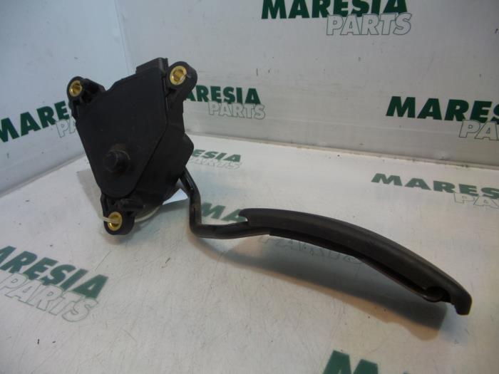 Begagnade Gaspedalsensor Renault Megane II Grandtour (KM) 1.9 dCi 130 Pris € 35,00 Marginaltabell erbjuds av Maresia Parts