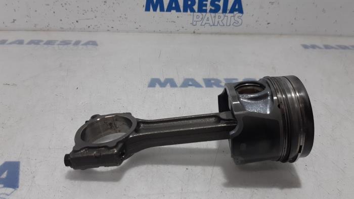 Piston from a Renault Clio IV (5R) 1.5 Energy dCi 90 FAP 2015