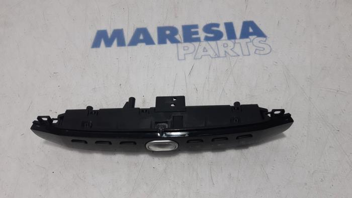 Używane Przelacznik Fiat Punto Evo (199) 1.3 JTD Multijet 85 16V Euro 5 Cena € 30,00 Procedura marży oferowane przez Maresia Parts
