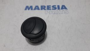 Used Dashboard vent Iveco New Daily IV 29L14C, 29L14C/P, 29L14V, 29L14V/P Price € 12,10 Inclusive VAT offered by Maresia Parts