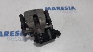 Used Rear brake calliper, right Renault Scénic IV (RFAJ) 1.3 TCE 140 16V Price € 131,25 Margin scheme offered by Maresia Parts
