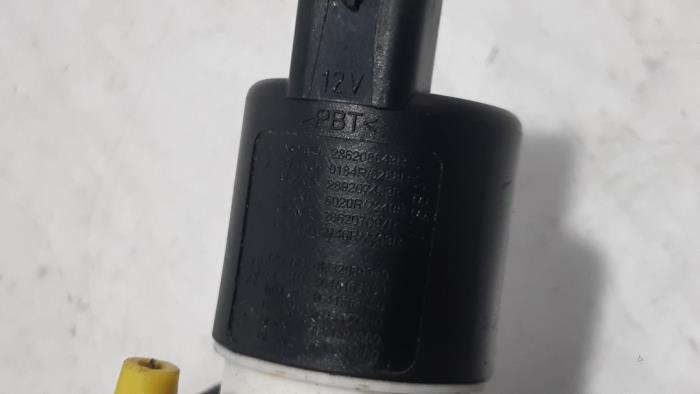 Windscreen washer pump from a Renault Scénic IV (RFAJ) 1.3 TCE 140 16V 2018