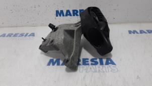 Used Engine mount Renault Scénic IV (RFAJ) 1.3 TCE 140 16V Price € 55,00 Margin scheme offered by Maresia Parts