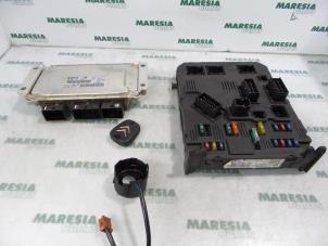 Usados Ordenador de gestión de motor Citroen C2 (JM) 1.6 16V VTR Precio € 288,75 Norma de margen ofrecido por Maresia Parts