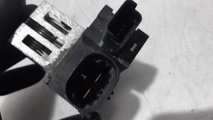 Cooling fan resistor from a Peugeot 208 I (CA/CC/CK/CL) 1.2 Vti 12V PureTech 82 2014