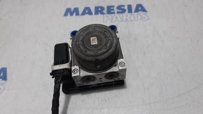 Begagnade ABS-pump Peugeot 208 I (CA/CC/CK/CL) 1.2 Vti 12V PureTech 82 Pris € 69,99 Marginaltabell erbjuds av Maresia Parts