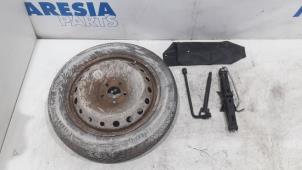 Used Jackkit + spare wheel Renault Scénic III (JZ) 1.5 dCi 105 Price € 105,00 Margin scheme offered by Maresia Parts