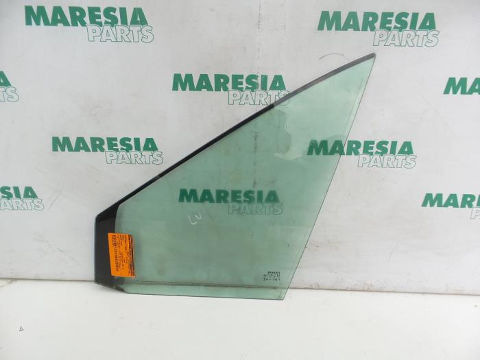 Usados Ventanilla triangular izquierda delante Renault Scénic II (JM) 1.5 dCi 85 Precio € 30,00 Norma de margen ofrecido por Maresia Parts