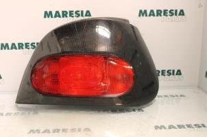 Usados Luz trasera derecha Renault Megane (BA/SA) 1.4i RL,RN Precio € 15,00 Norma de margen ofrecido por Maresia Parts