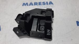 Used Rear bumper bracket, right Renault Scénic IV (RFAJ) 1.3 TCE 140 16V Price € 20,00 Margin scheme offered by Maresia Parts