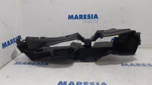 Used Air funnel Renault Scénic IV (RFAJ) 1.3 TCE 140 16V Price € 60,00 Margin scheme offered by Maresia Parts