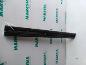 Used Seat rails, right Renault Espace (JK) 2.2 dCi 16V Price € 40,00 Margin scheme offered by Maresia Parts