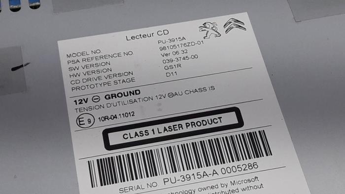 CD changer from a Peugeot 208 I (CA/CC/CK/CL) 1.6 e-HDi FAP 2014
