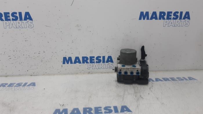 Begagnade ABS-pump Citroen Jumper (U9) 2.2 HDi 150 Euro 5 Pris € 361,79 Inklusive moms erbjuds av Maresia Parts